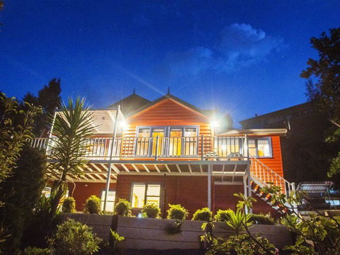 Artee House - A Bright Escape - Accommodation Daintree 2