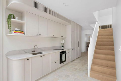 Luxury Designer Redfern House - Accommodation Daintree 2
