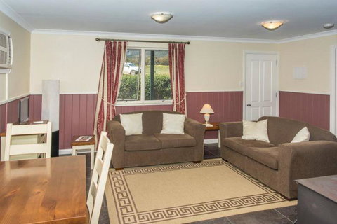 Manyat Peak Cottages Boobook - Accommodation Daintree 3