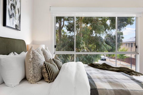 Mawson Lakes Retreat - 3BR, Wifi, Parking - Accommodation Daintree 2