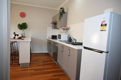 Mawson Red - Free Pool Access -Onsite Parking-Netflix-5 Mins To Mawson Interchange - Accommodation Daintree 1