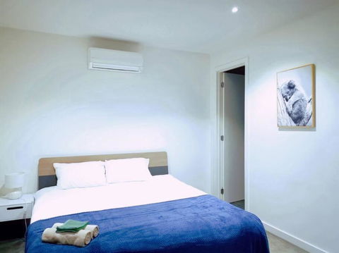 Melbourne Airport Area 3Bedroom House Strathmore Heights - Accommodation Daintree 1