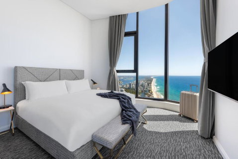 Meriton Suites Surfers Paradise - Accommodation Daintree 0