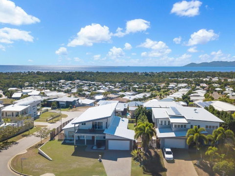 Modern Luxury Ocean Views - Accommodation Daintree 2
