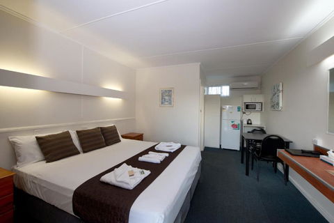 Mineral Sands Motel - Accommodation Daintree 2