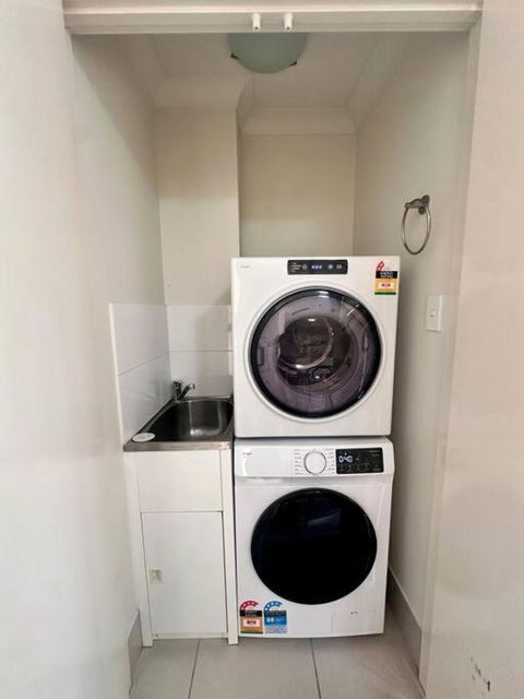 Modern Homely Townhouse With Pool Access & Free WIFI - Accommodation Daintree 2