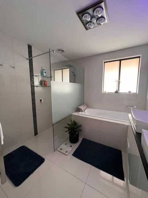 Modern Light Filled Home Near Beaches - Accommodation Daintree 1