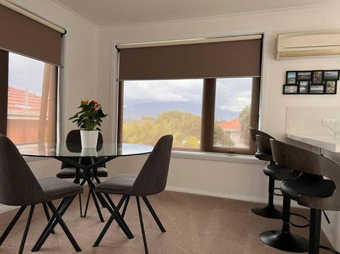 Modern Light Filled Home Near Beaches - Accommodation Daintree 3