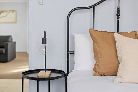 Modern Private Double Room - Central Spot At Liverpool - Shared Bathroom - Accommodation Daintree 3