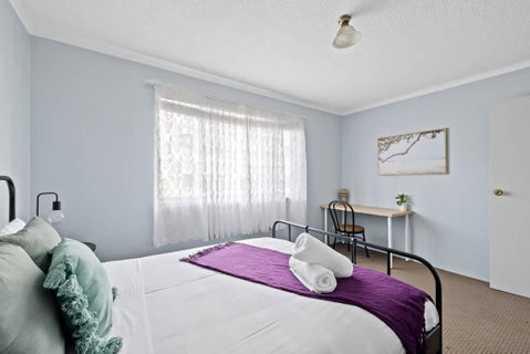 Modern Private Double Room - Central Spot At Liverpool - Shared Bathroom - Accommodation Daintree 1