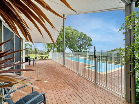 Moondyne Estate Exclusive & Pet Friendly Hilltop Retreat - Accommodation Daintree 2