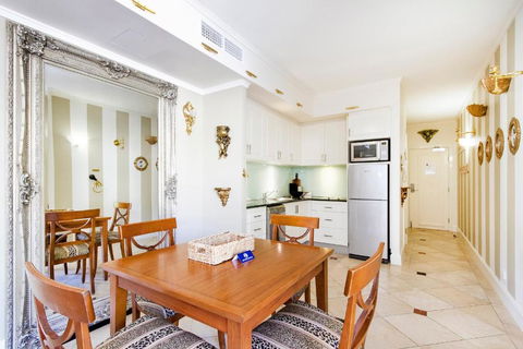 Nautical Romance, In The Heart Of Noosa - Accommodation Daintree 2