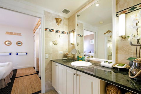 Nautical Romance, In The Heart Of Noosa - Accommodation Daintree 3