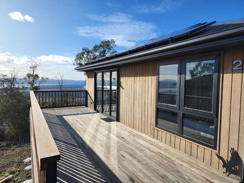 Mount Rumney Escapes Seaview House 2 - Eagle House - Accommodation Daintree 0