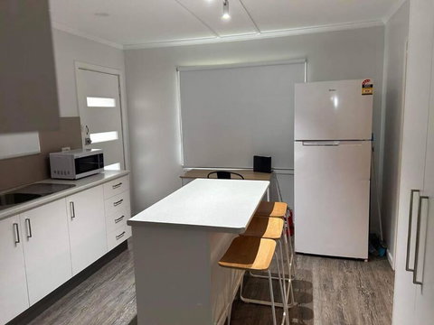 Mt Isa - Emerald Gem 3 Bedroom Home QUIET AREA - Accommodation Daintree 2