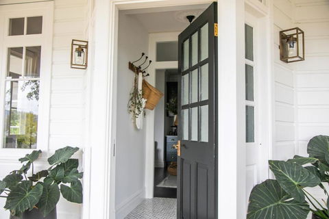 Narraweema Guesthouse - Historic Luxury BnB Retreat - Accommodation Daintree 2