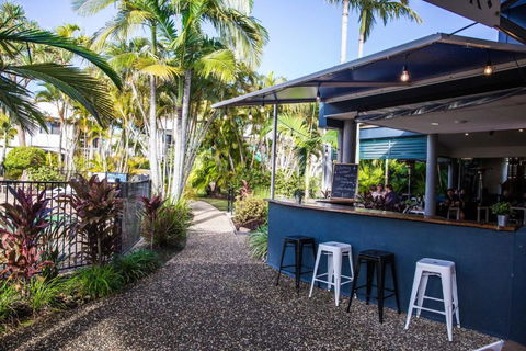 Nautical Stylish Ground Level 1 Bedroom Unit - Accommodation Daintree 3