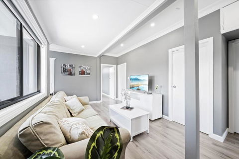 New 2 Bedroom House 500m To Mall With Free Parking - Accommodation Daintree 1