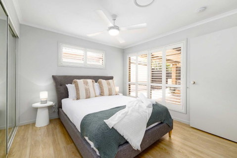 NEW 3BR Serene Creekside Retreat In Helensvale - Accommodation Daintree 1