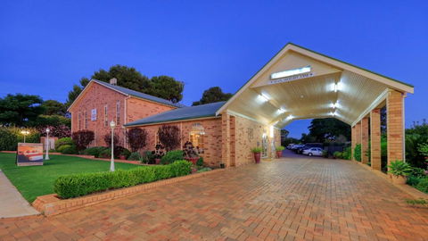 North Parkes Motel - Accommodation Daintree 0