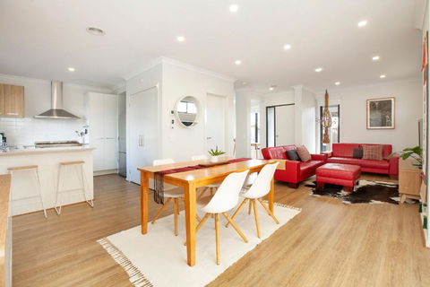 Northside Townhouse Geelong - Accommodation Daintree 0