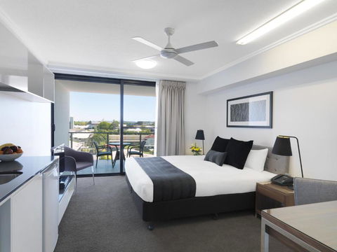 Oaks Mackay Carlyle Suites - Accommodation Daintree 1