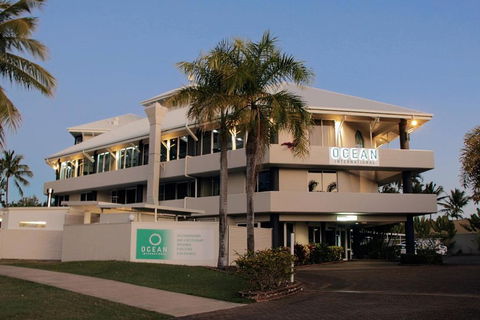 Ocean International Hotel - Accommodation Daintree 0