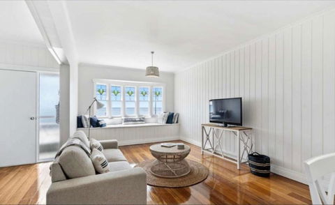 Ocean Views & City Convenience Perfect Getaway - Accommodation Daintree 2