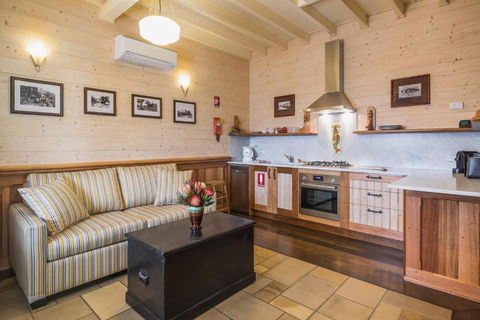 Old Bank Boutique Hotel - Accommodation Daintree 2