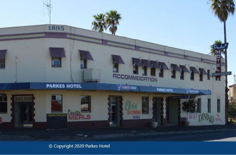 Parkes Hotel - Accommodation Daintree 0