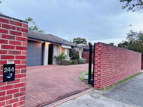 Patterson Lakes Charming 2 Bedroom House / VPL244 - Accommodation Daintree 2