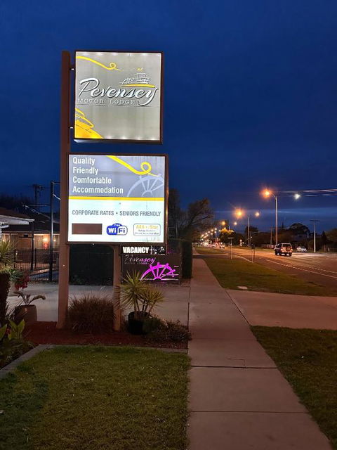 Pevensey Motor Lodge - Accommodation Daintree 0