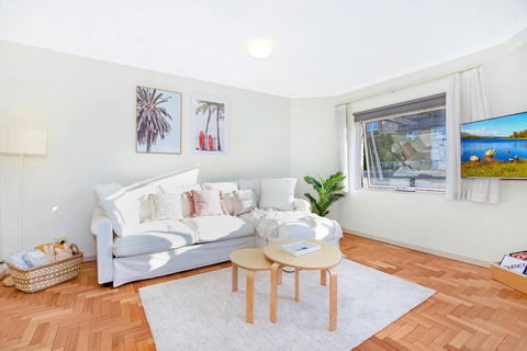 Perfect Manly Retreat, In The Heart Of Manly, Family & Couple Friendly Apartment With CAR SPOT - Accommodation Daintree 2
