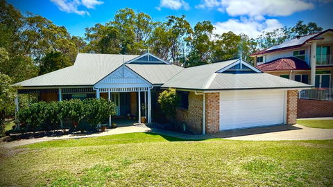 Perfect North Brisbane Retreat 4 Bed - Accommodation Daintree 0