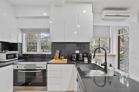 Pet-Friendly Home Just Minutes From Bondi Beach - Accommodation Daintree 1