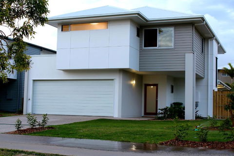 Petrie Beach Holiday Home - Accommodation Daintree 0