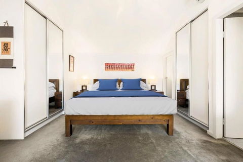 Poolside Apartment Opposite Redfern Park - Accommodation Daintree 2