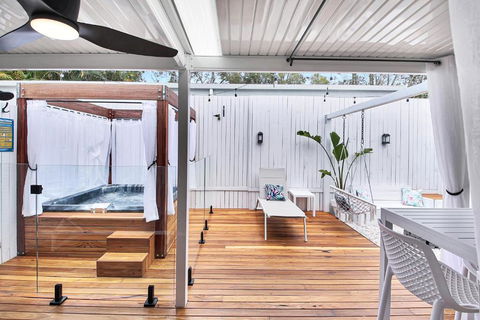 Private Outdoor Spa, Fire Pit - THE RETREAT COOLUM BEACH - Accommodation Daintree 1