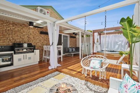 Private Outdoor Spa, Fire Pit - THE RETREAT COOLUM BEACH - Accommodation Daintree 2