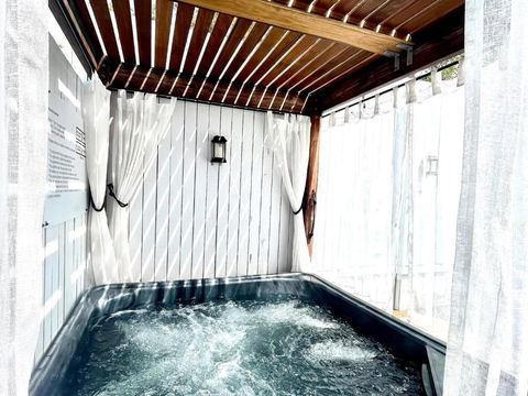 Private Outdoor Spa, Fire Pit - THE RETREAT COOLUM BEACH - Accommodation Daintree 3