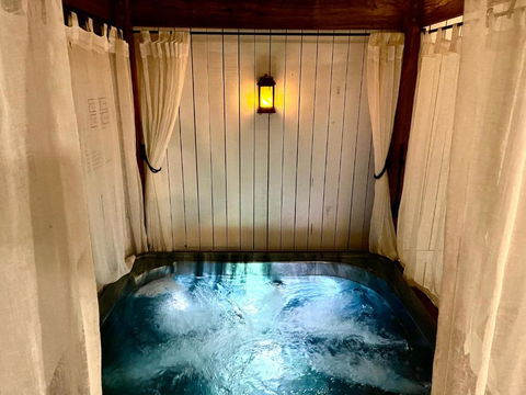 Private Outdoor Spa, Fire Pit - THE RETREAT COOLUM BEACH - Accommodation Daintree 0