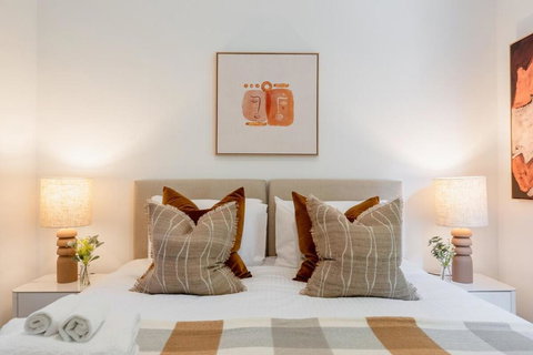 Prahran Timeless & Modern Haven, With Parking - Accommodation Daintree 3