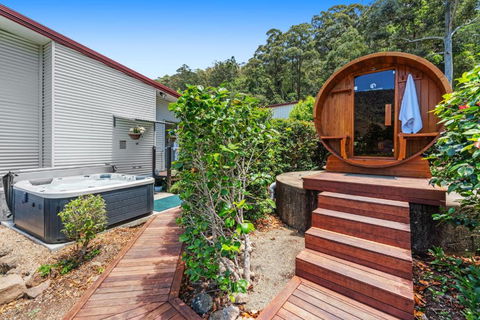 Private Luxury In The Mountains With Running Creek - Accommodation Daintree 1