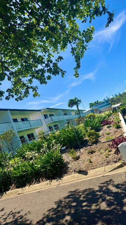 QCWA K P Units - Accommodation Daintree 3