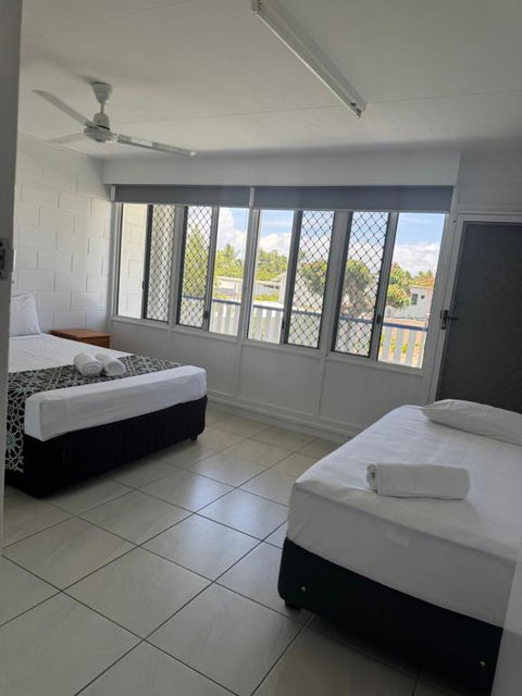 QCWA K P Units - Accommodation Daintree 2