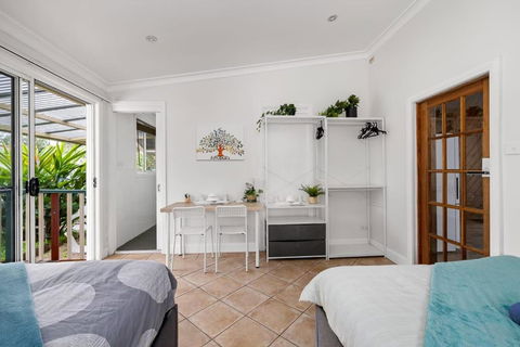 Quadruple Ensuite Room - Nearby Stations & Shops - Accommodation Daintree 2