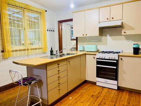 Quarryman Cottage @ 102 - Accommodation Daintree 3