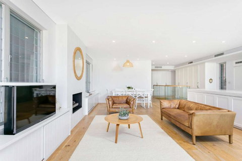 Queenscliff Penthouse - Beachfront - Accommodation Daintree 2