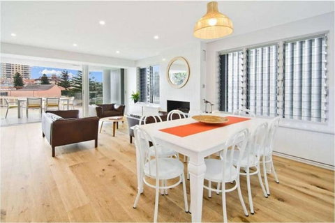 Queenscliff Penthouse - Beachfront - Accommodation Daintree 3