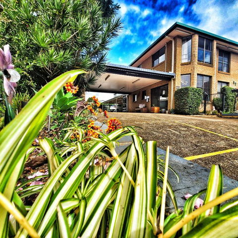 Raceview Motor Inn - Accommodation Daintree 0